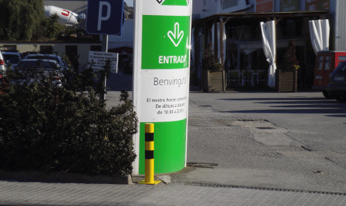 pilona protec groga instal·lada